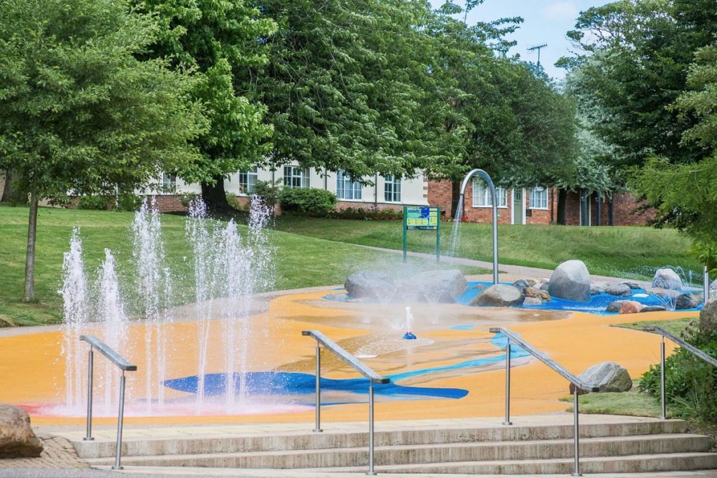 Gheluvelt Park, Worcester - splash pad